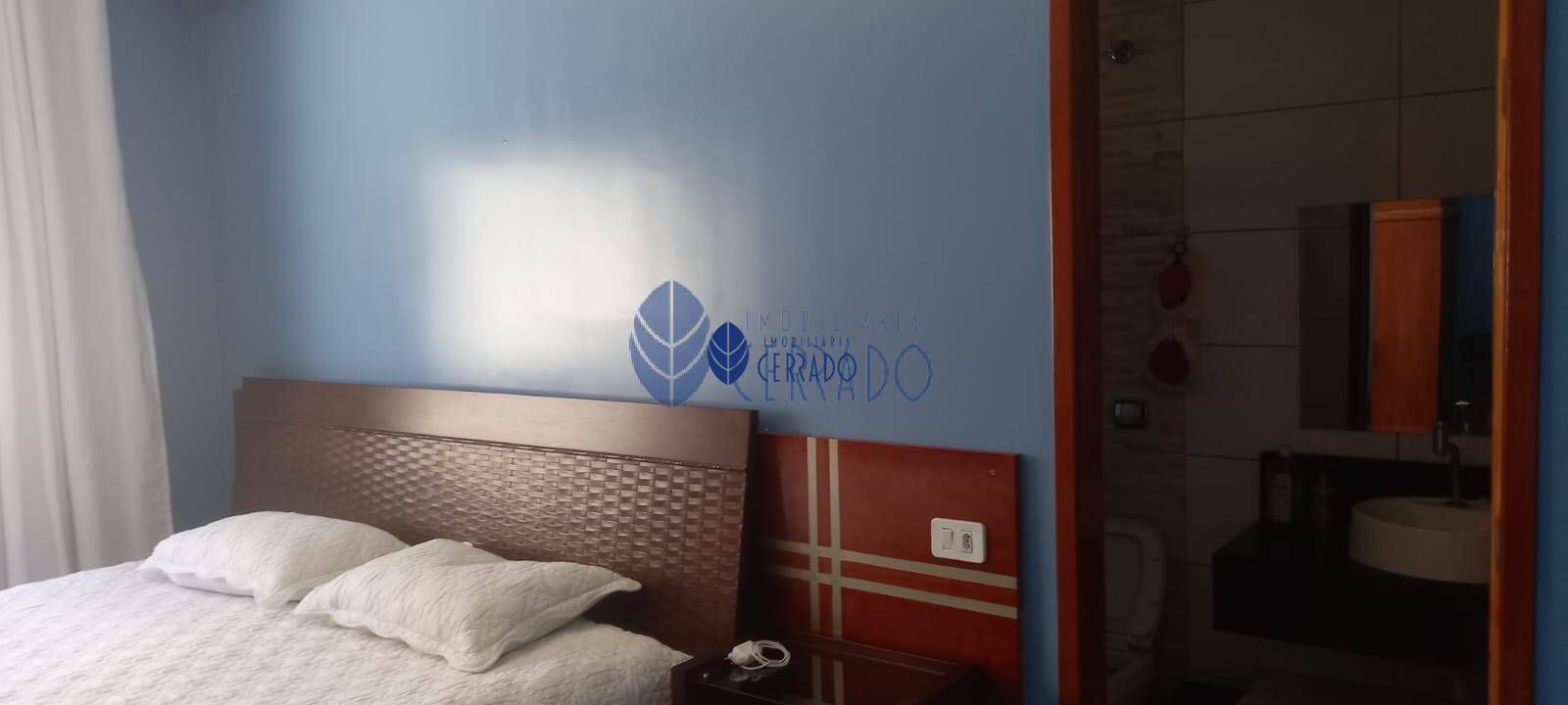 Casa à venda com 4 quartos, 200m² - Foto 11