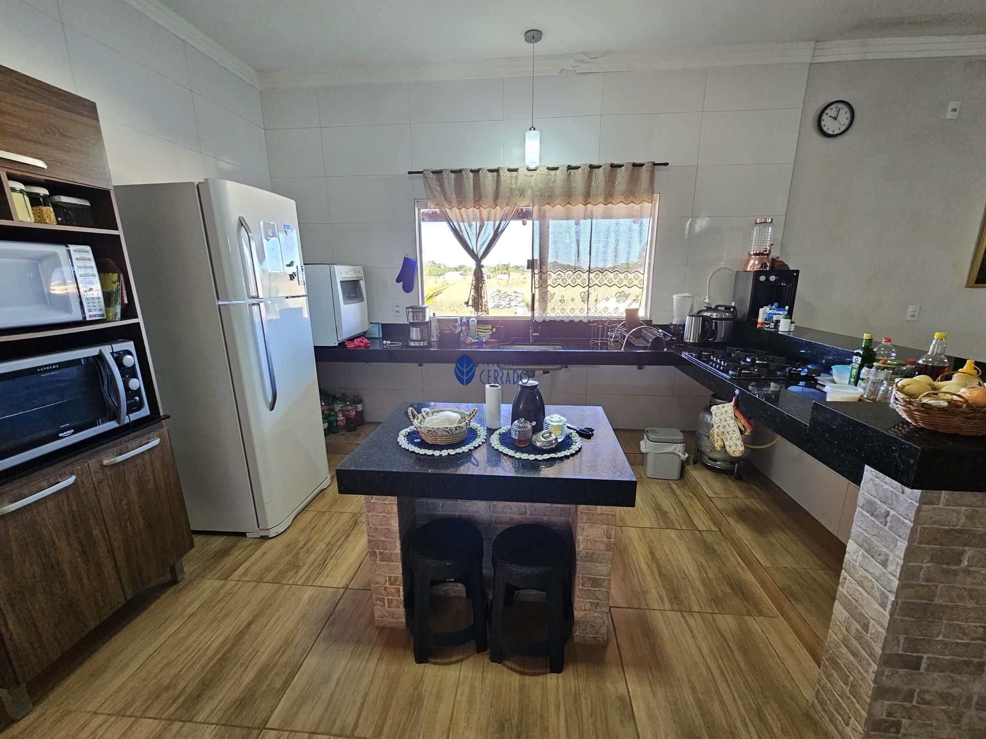 Chácara à venda com 4 quartos, 304m² - Foto 13