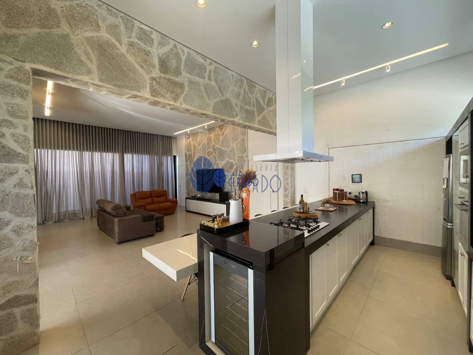 Casa de Condomínio de 3 quartos, 250m² no bairro Residencial Anaville, em Anápolis | Eu Corretor