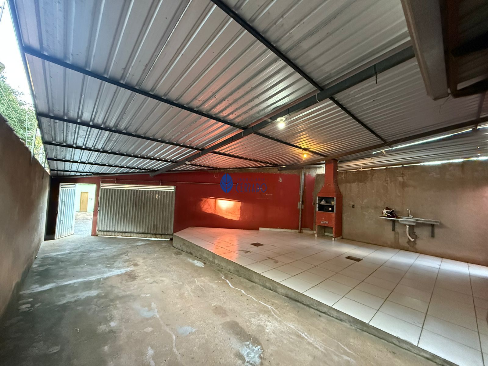 Casa à venda com 3 quartos, 200m² - Foto 1