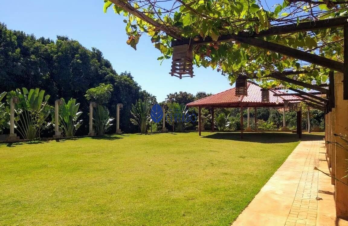 Fazenda à venda com 3 quartos, 220m² - Foto 2