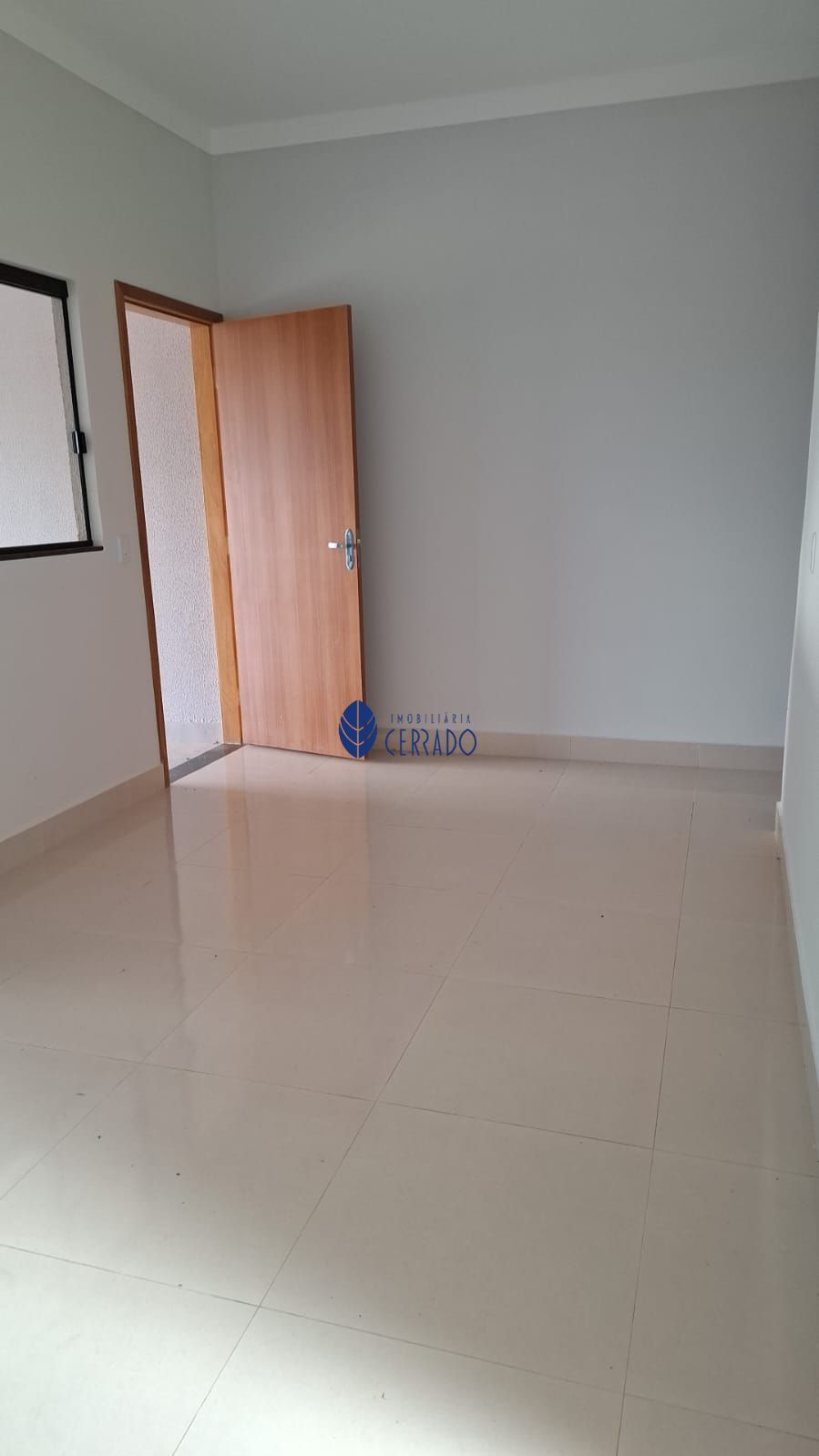 Casa à venda com 3 quartos, 105m² - Foto 2