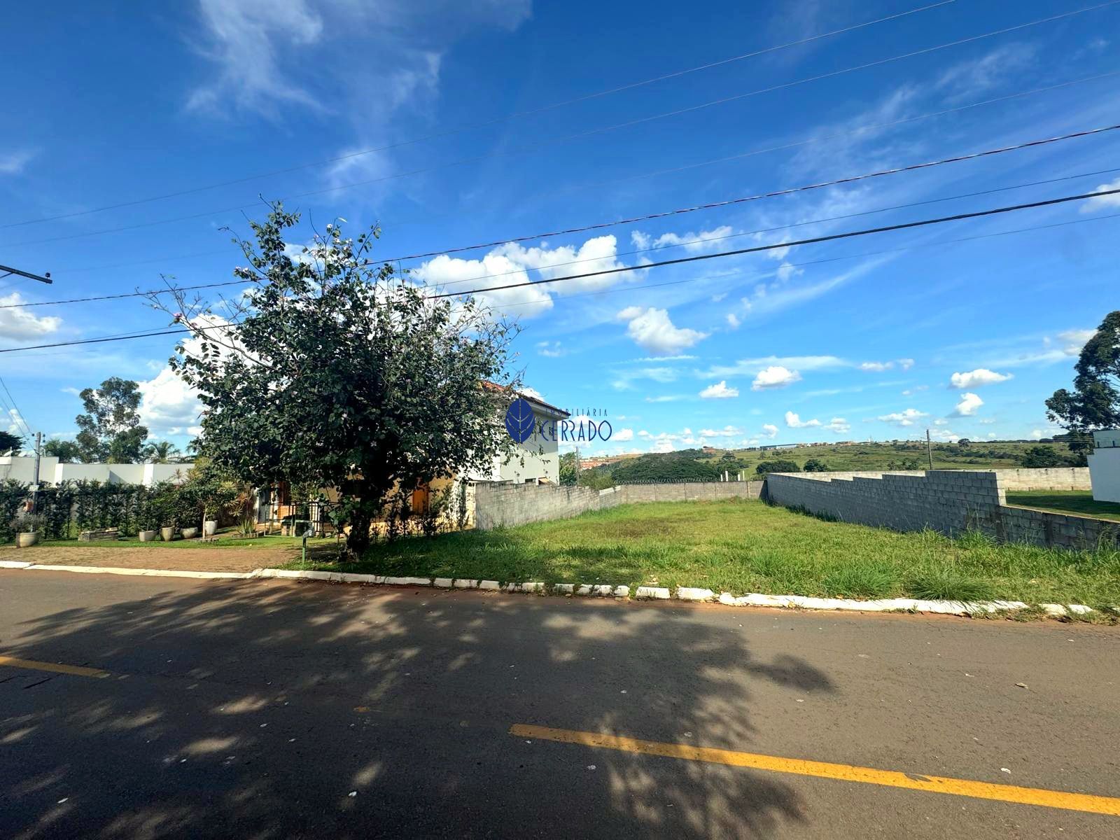 Oportunidade lote de 594m² em condomínio fechado roses garde - foto 2