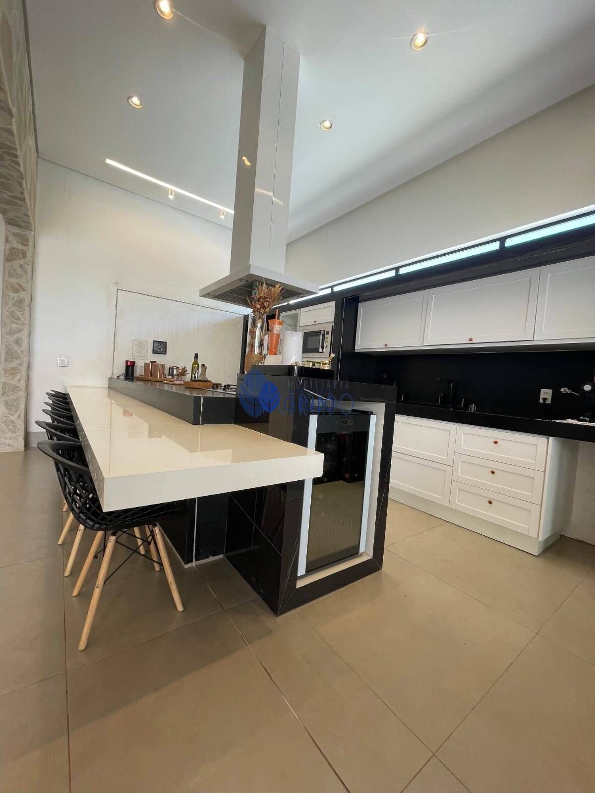 Casa em condomínio com 3 Dormitórios à venda, 250 m² por R$ 1.980.000,00