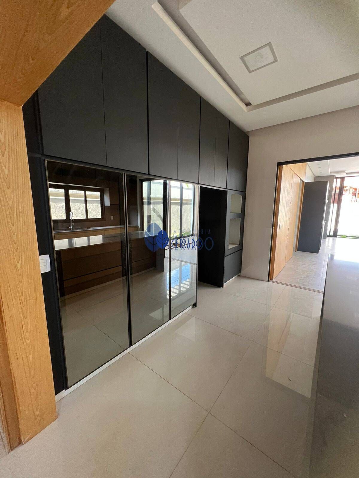 Casa à venda com 4 quartos, 245m² - Foto 8