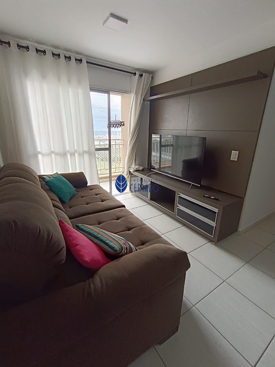 Apartamento com 3 Dormitórios para alugar, 77 m² por R$ 2.000,00