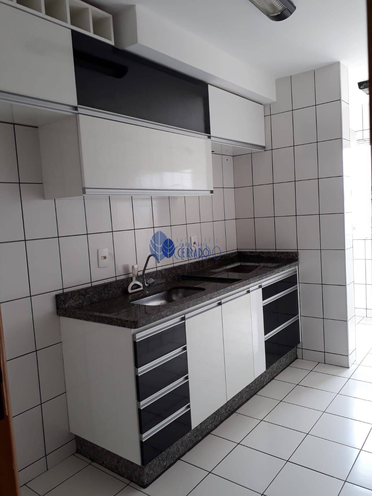 Apartamento à venda com 3 quartos, 81m² - Foto 2