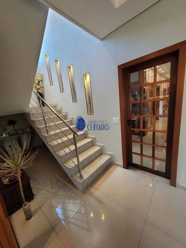 Casa à venda com 4 quartos, 281m² - Foto 5