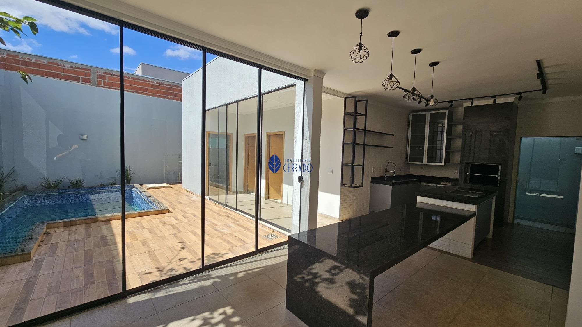 Sobrado com 4 Dormitórios à venda, 300 m² por R$ 1.250.000,00