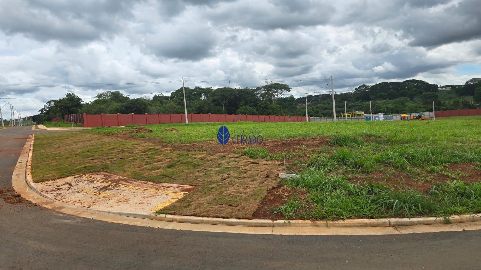 Lote de esquina a venda no condomínio nature home resort - a