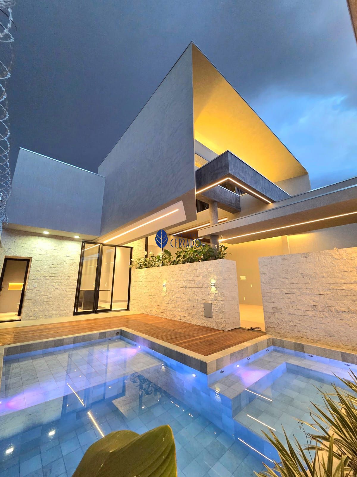 Casa, 4 quartos, 237 m² - Foto 1