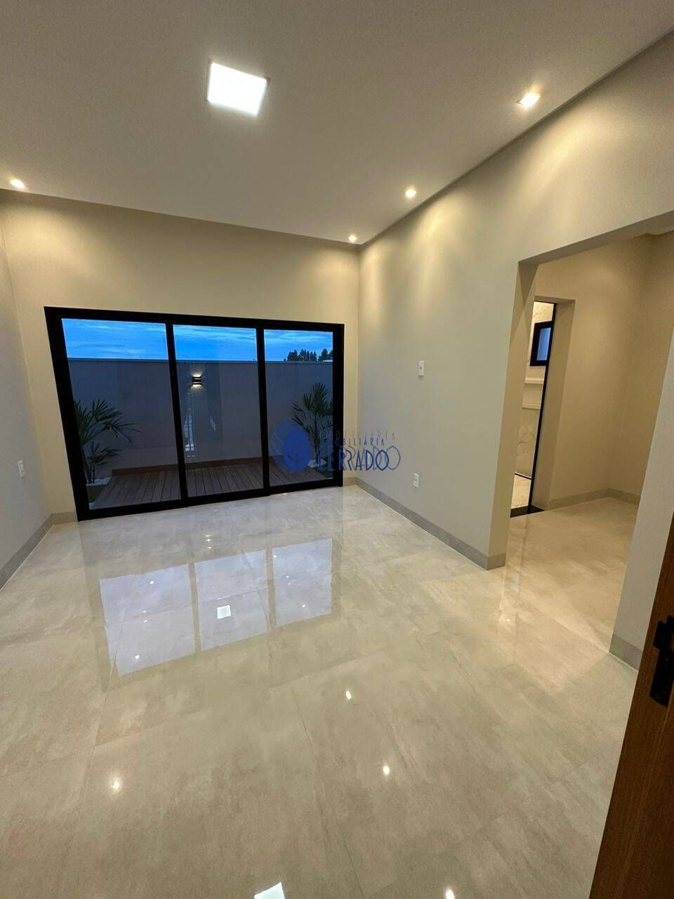 Casa de Condomínio à venda com 3 quartos, 208m² - Foto 3