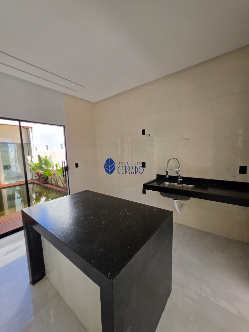 Casa à venda no bairro jardim itália – com piscina e área go