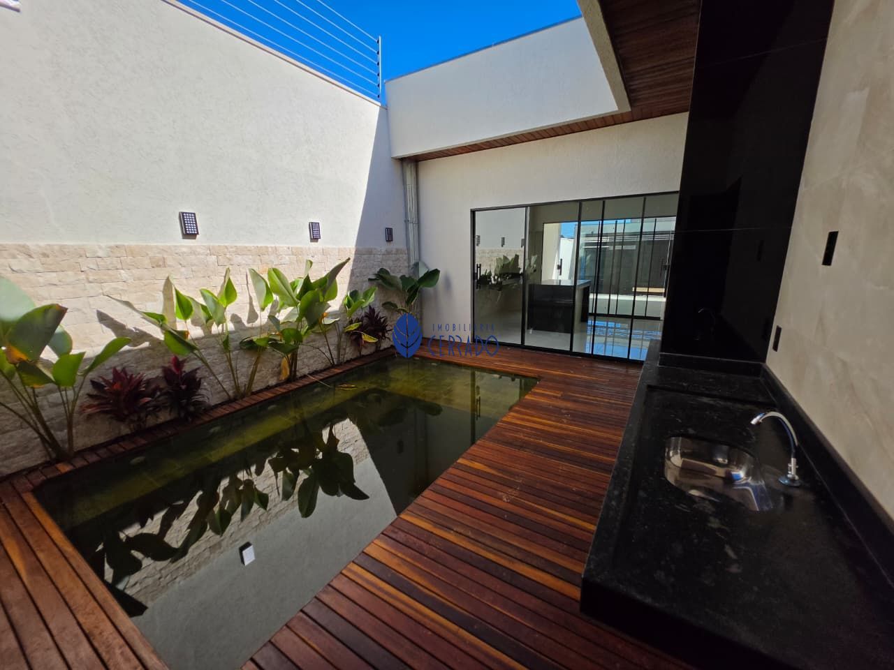 Casa à venda no bairro jardim itália – com piscina e área go