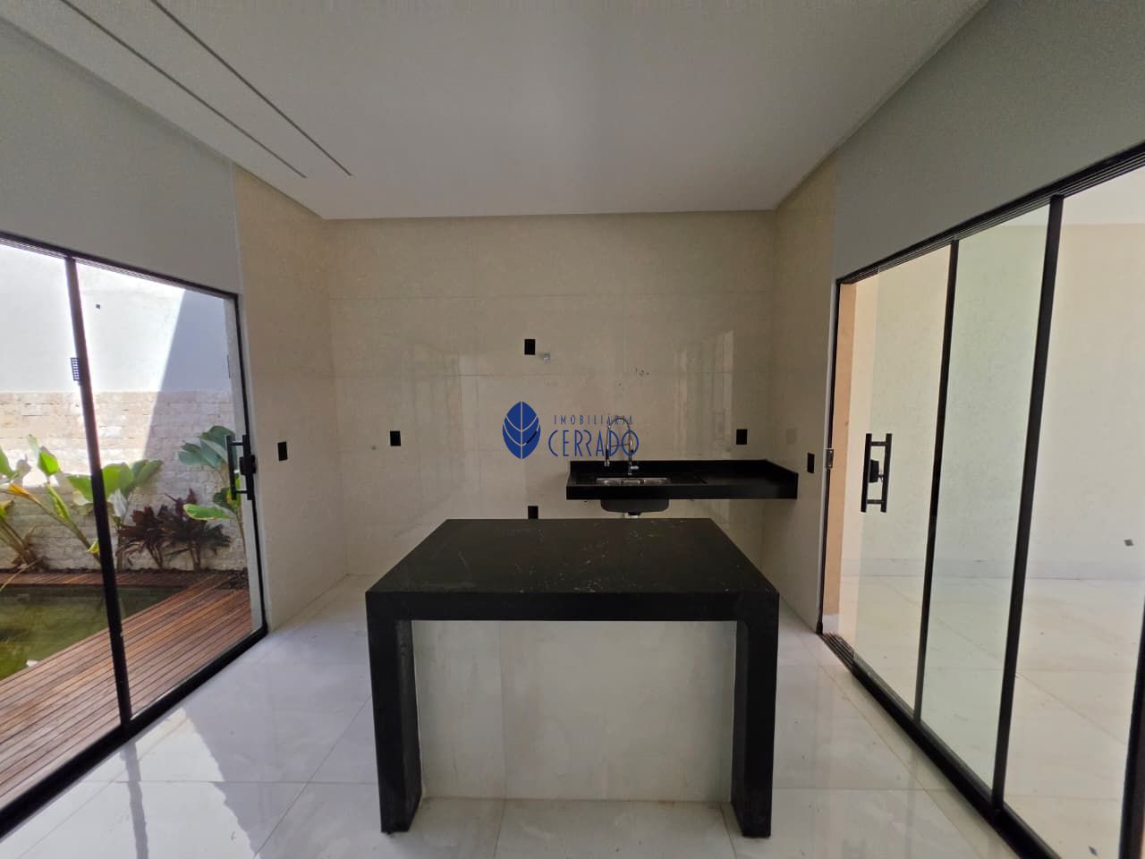 Casa à venda no bairro jardim itália – com piscina e área go