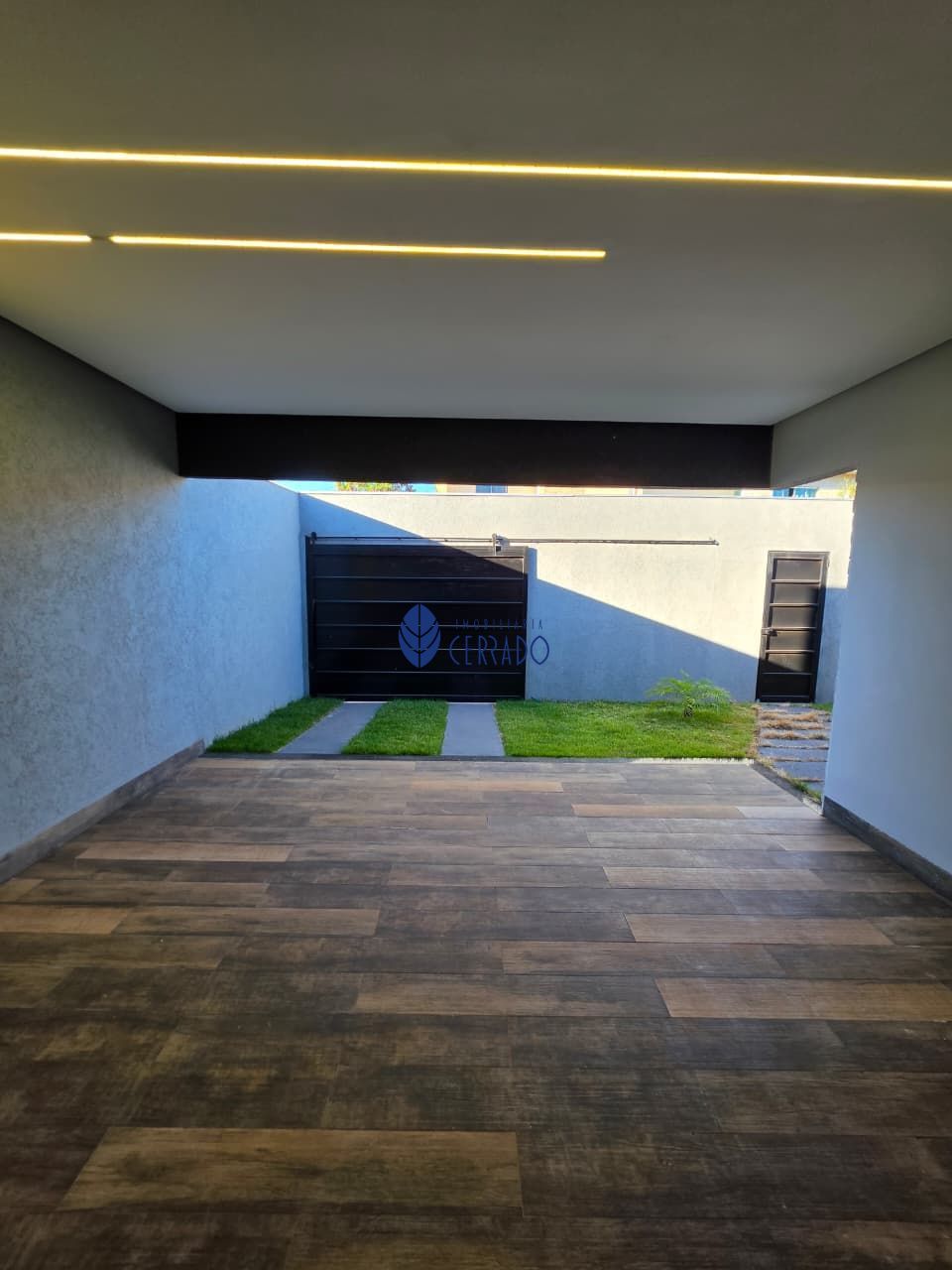 Casa moderna de alto padrão à venda no jardim itália – anápo