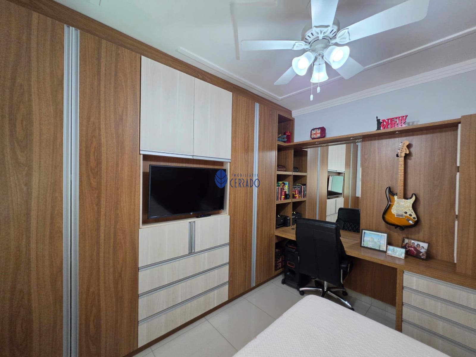 Casa de alto padrão com 3 quartos, suíte e ambientes climati