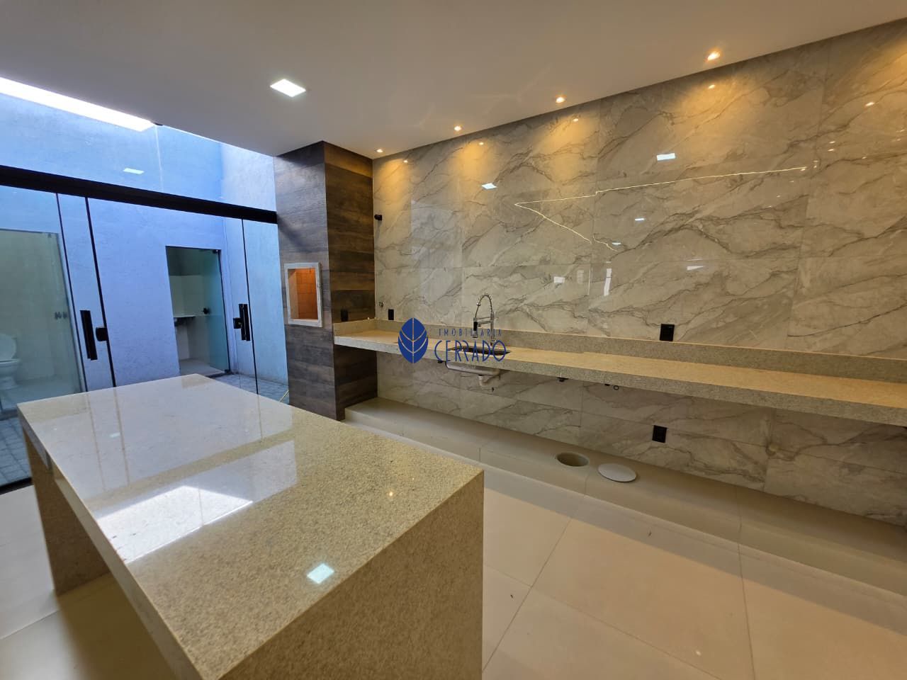 Casa moderna de alto padrão à venda no jardim itália – anápo
