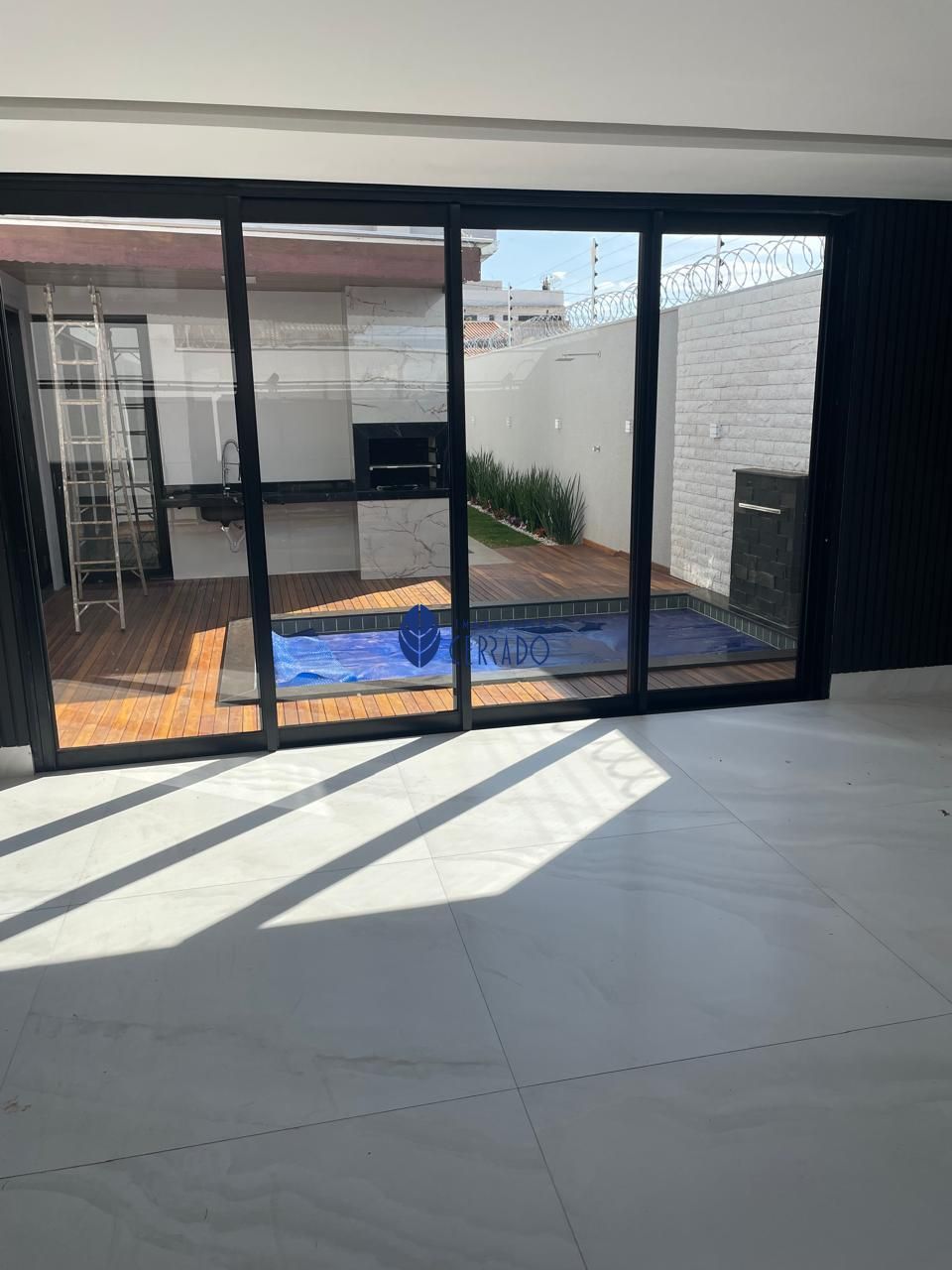 Casa à venda com 3 quartos, 168m² - Foto 1