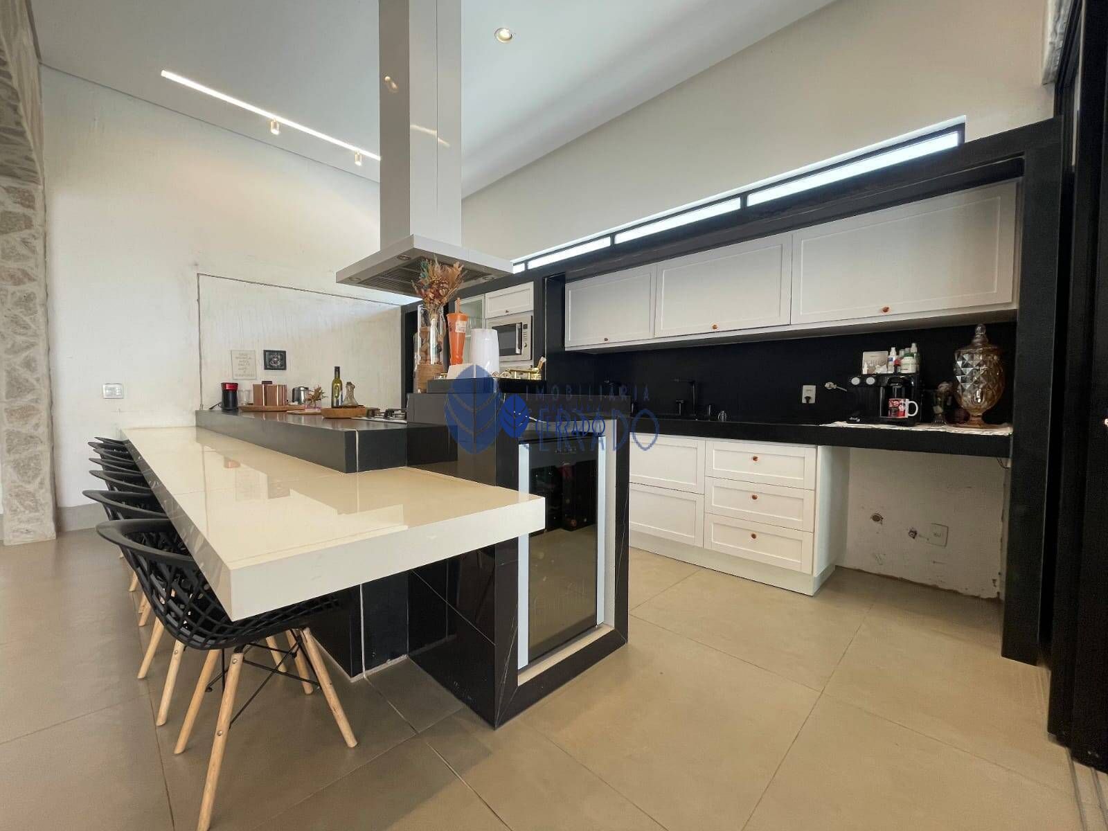 Casa em condomínio com 3 Dormitórios à venda, 250 m² por R$ 1.980.000,00