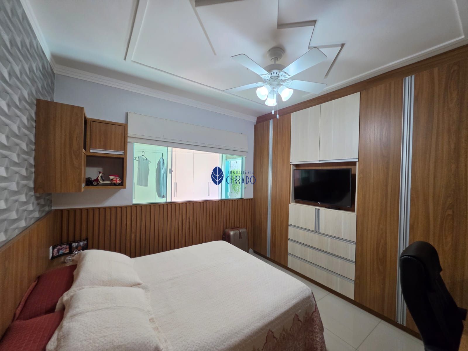 Casa de alto padrão com 3 quartos, suíte e ambientes climati
