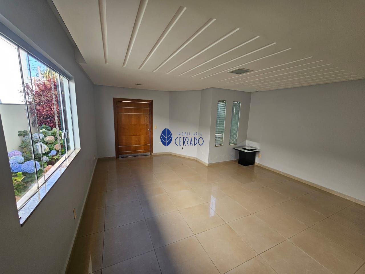 Casa à venda com 7 quartos, 388m² - Foto 4