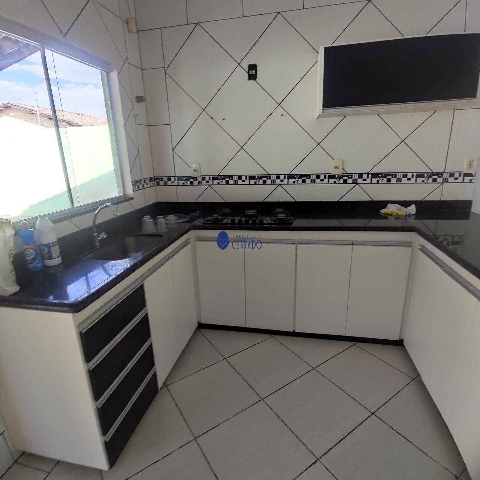 Casa para alugar com 3 quartos, 120m² - Foto 2