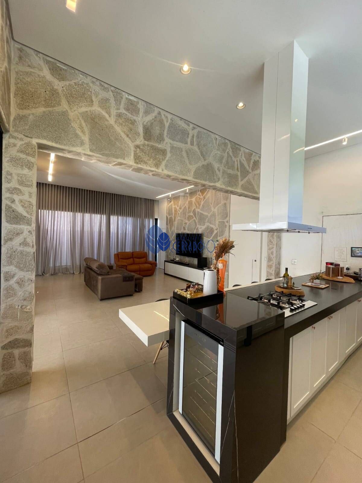 Casa em condomínio com 3 Dormitórios à venda, 250 m² por R$ 1.980.000,00