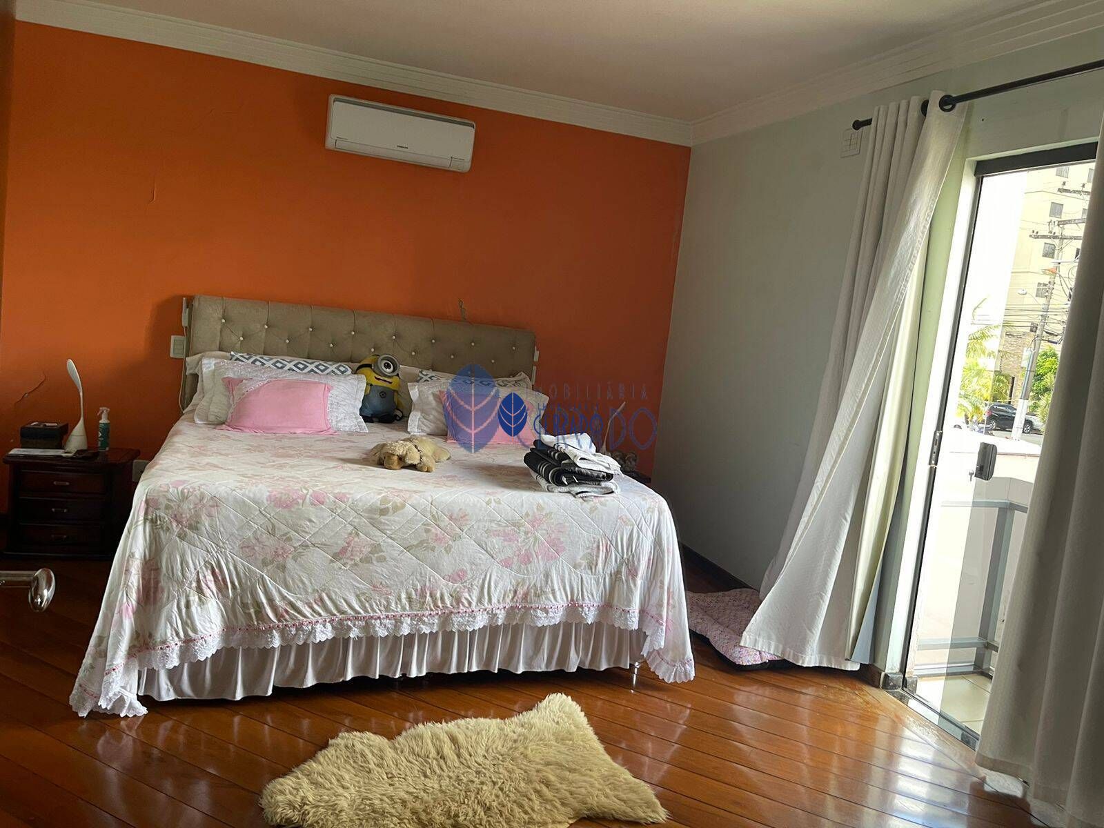 Sobrado com 3 Dormitórios à venda, 340 m² por R$ 950.000,00