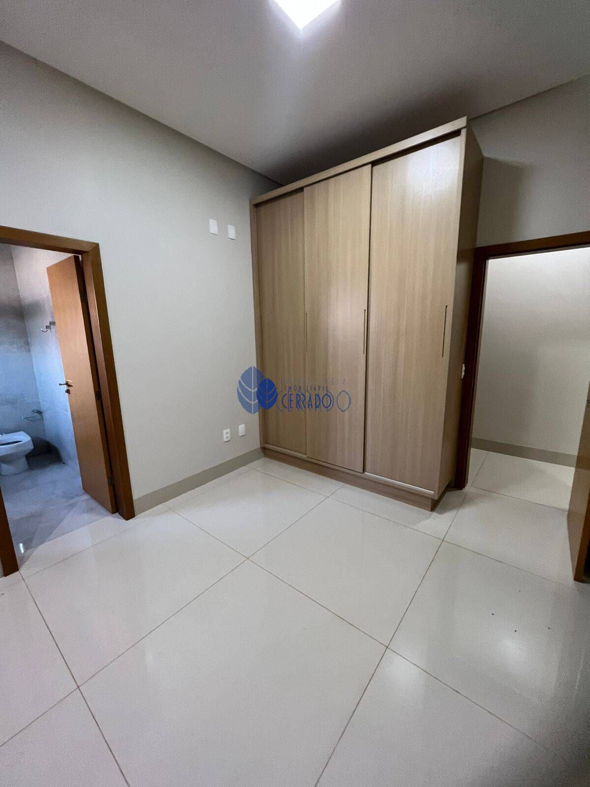 Casa à venda com 4 quartos, 245m² - Foto 14