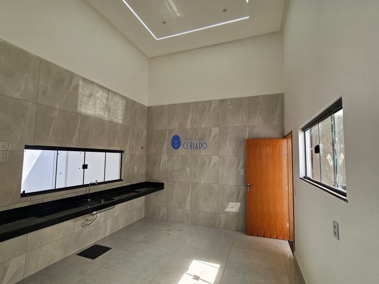 Casa com 3 Dormitórios à venda, 240 m² por R$ 580.000,00 Casa com 3 Dormitórios à venda, 240 m² por R$ 580.000,00