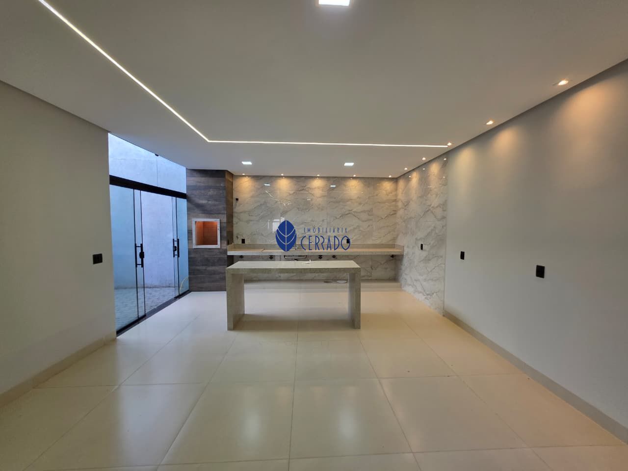 Casa moderna de alto padrão à venda no jardim itália – anápo