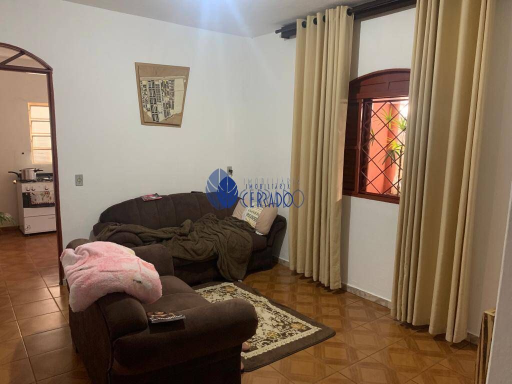 Prédio Inteiro de 244m² no bairro Vila Jaiara, em Anápolis | Eu Corretor