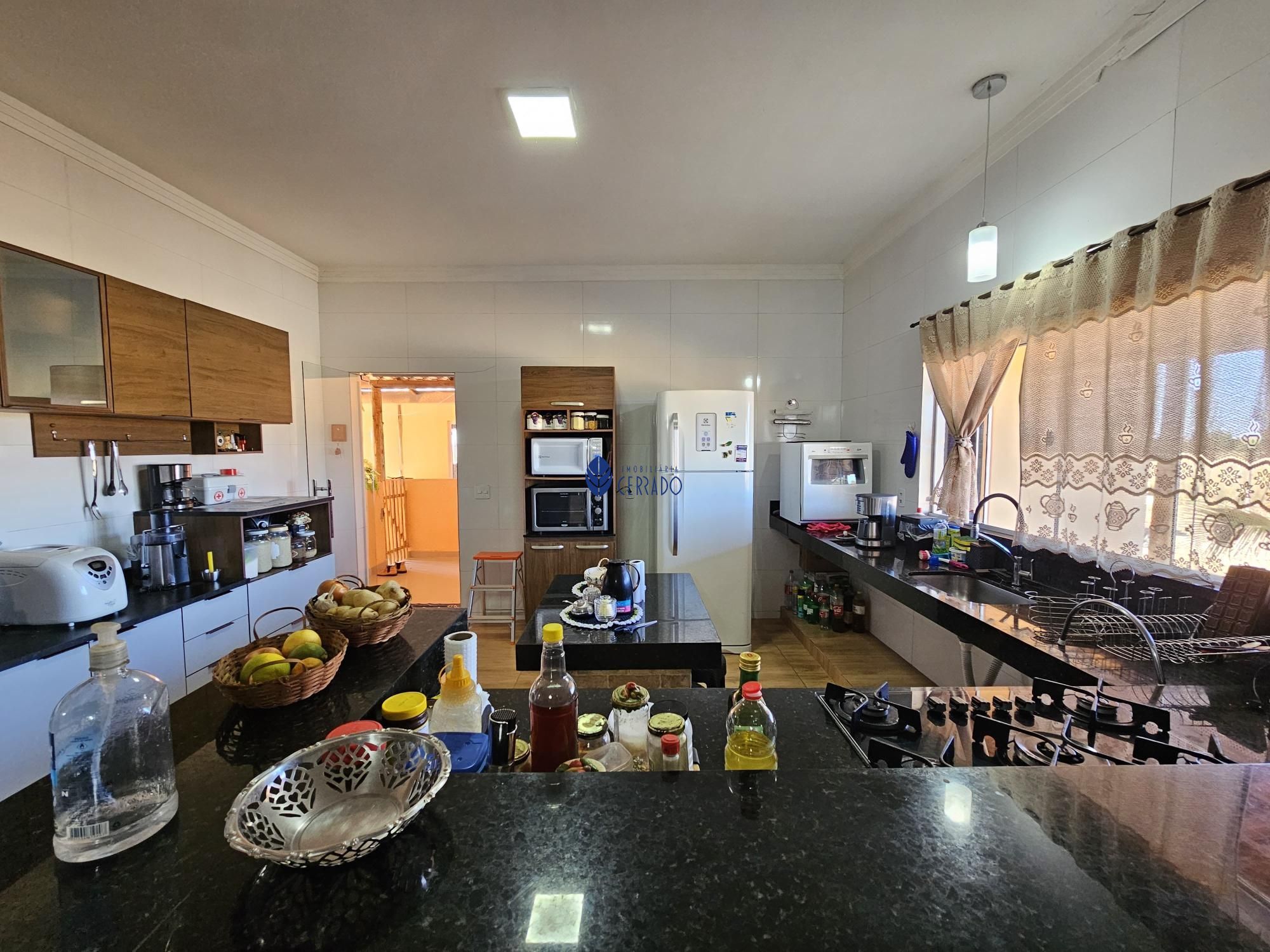 Chácara à venda com 4 quartos, 304m² - Foto 12