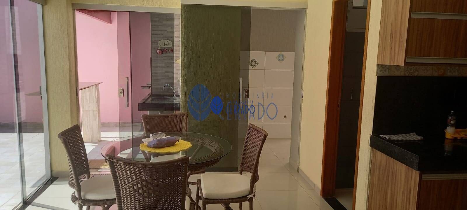 Casa à venda com 4 quartos, 200m² - Foto 8