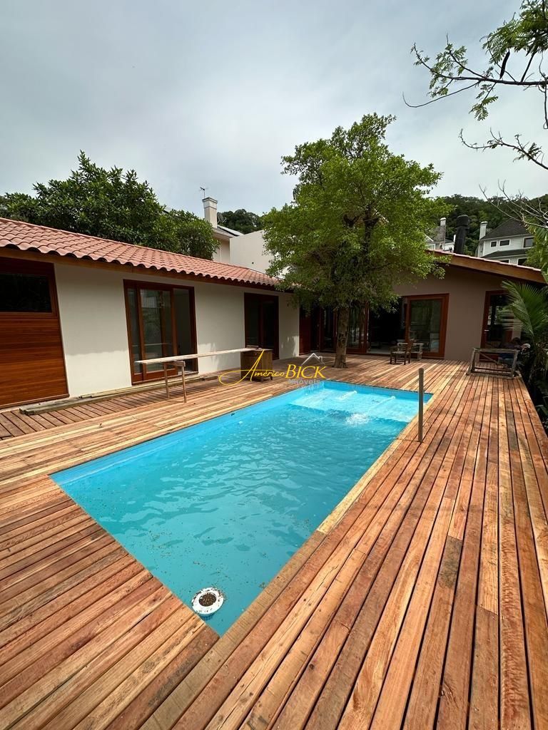 Casa para alugar com 3 quartos, 450m² - Foto 1