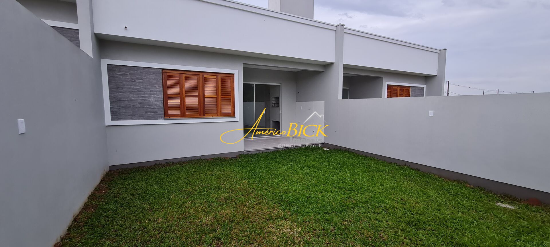 img62163876