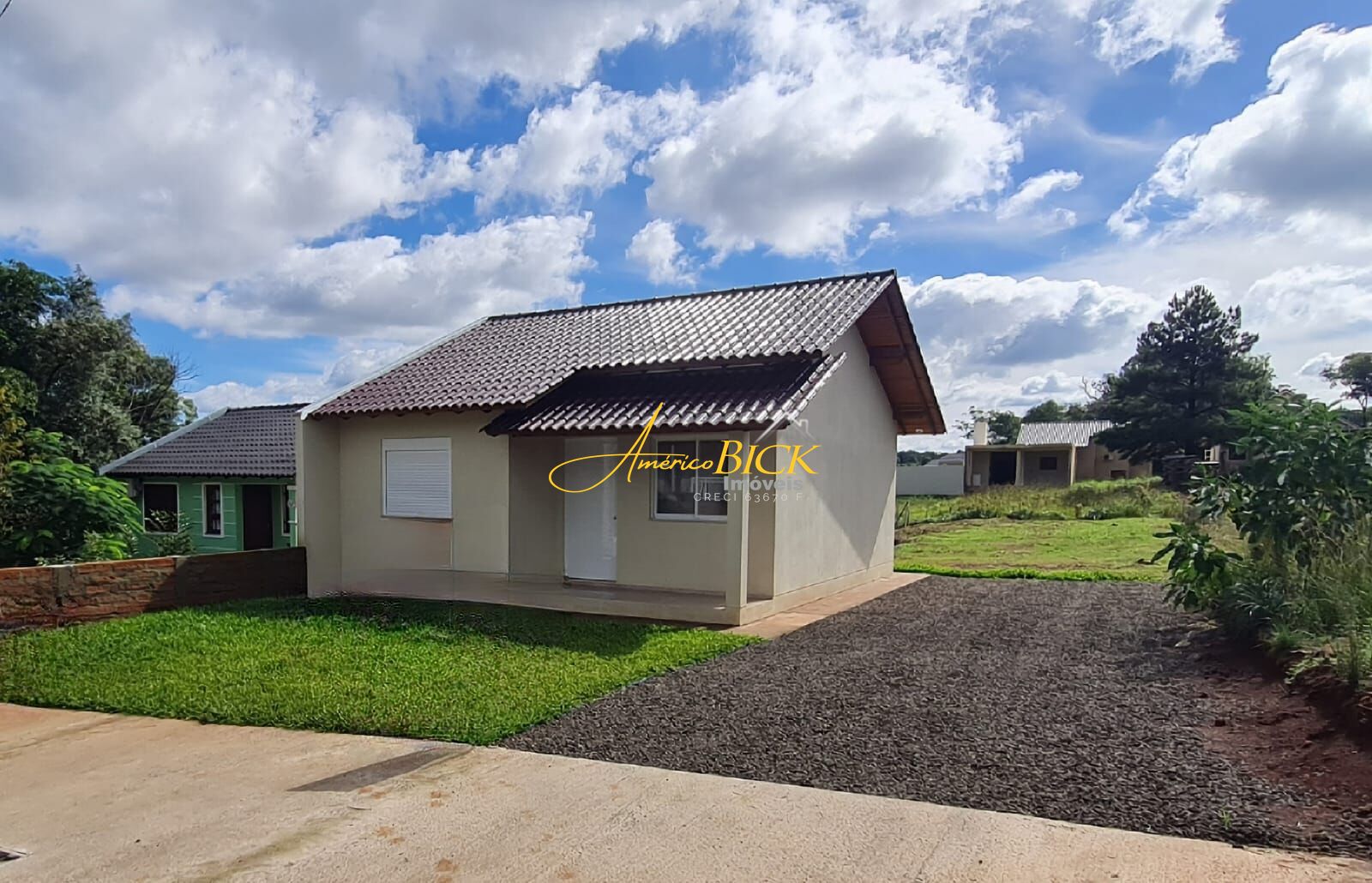 Casa à venda com 2 quartos, 56m² - Foto 2