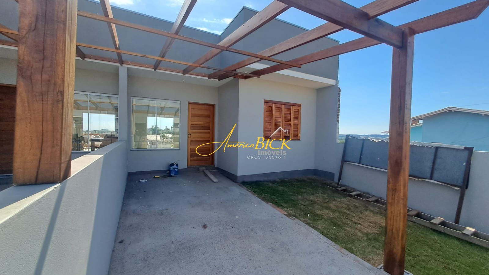Casa à venda com 2 quartos, 55m² - Foto 1