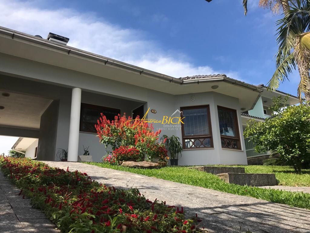 Casa à venda com 3 quartos, 173m² - Foto 1