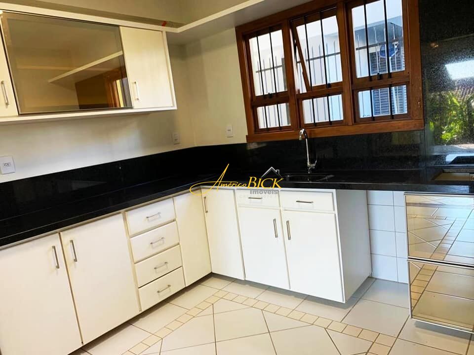 Casa para alugar com 3 quartos, 350m² - Foto 9