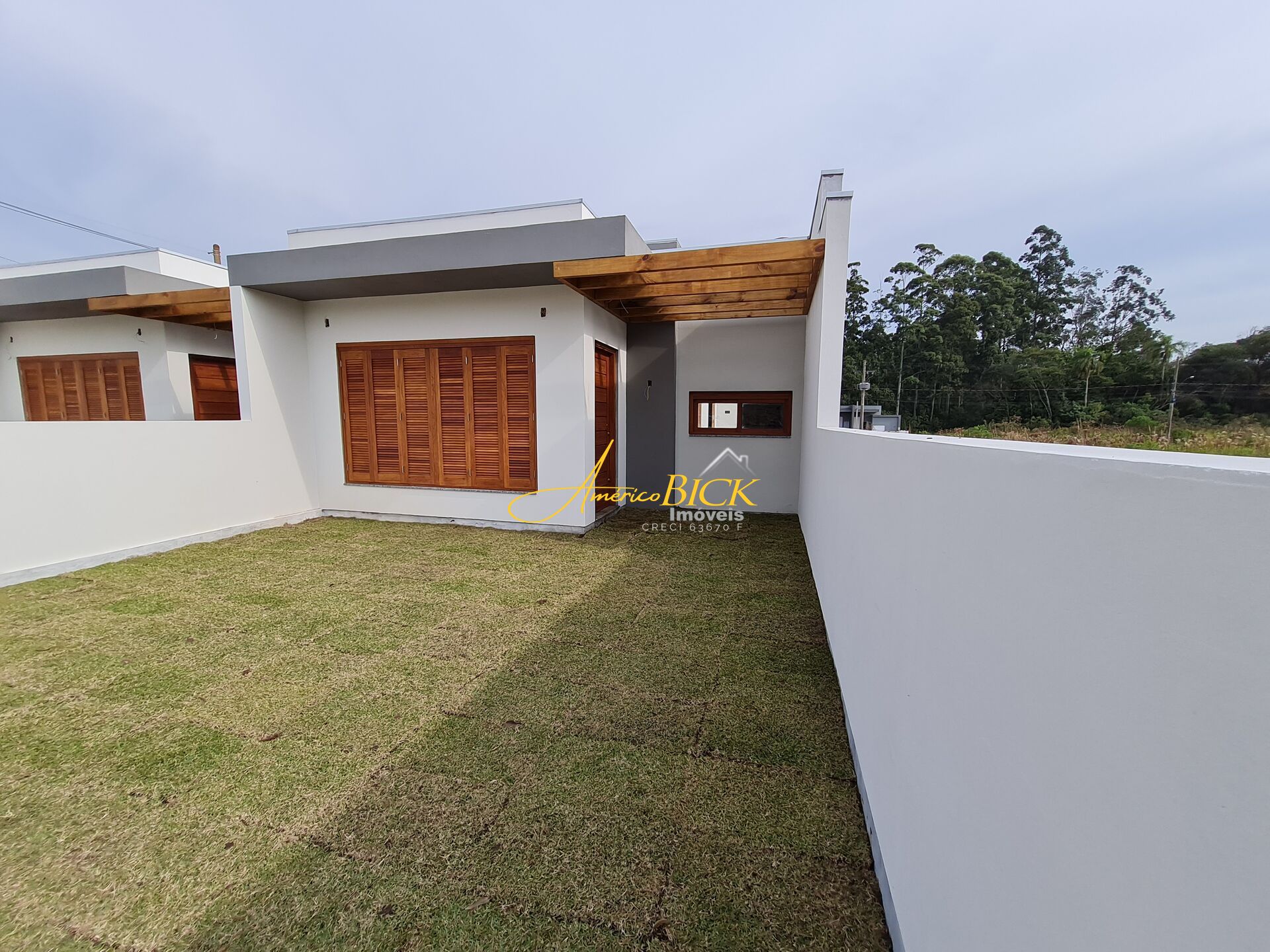 Casa à venda com 2 quartos, 71m² - Foto 1