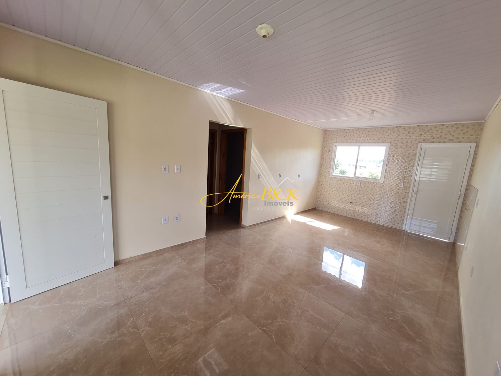 Casa à venda com 2 quartos, 56m² - Foto 7