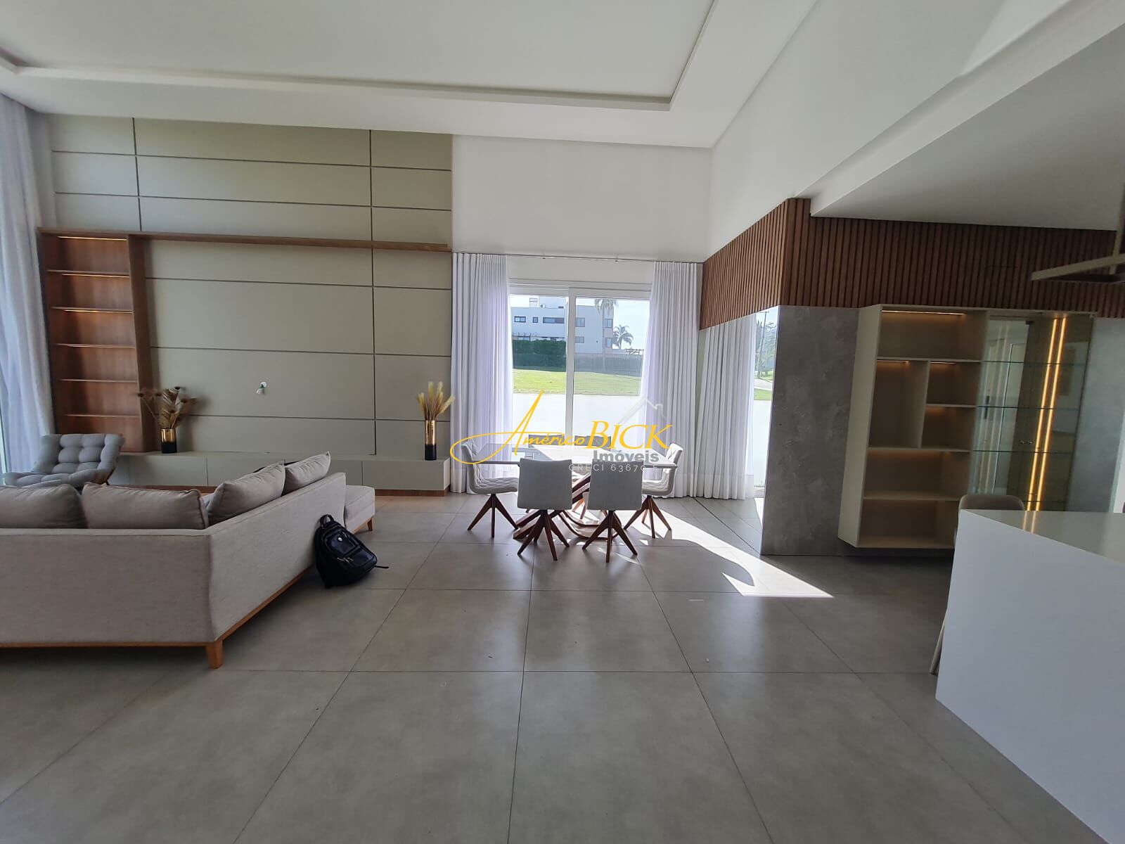 Casa à venda com 3 quartos, 227m² - Foto 9