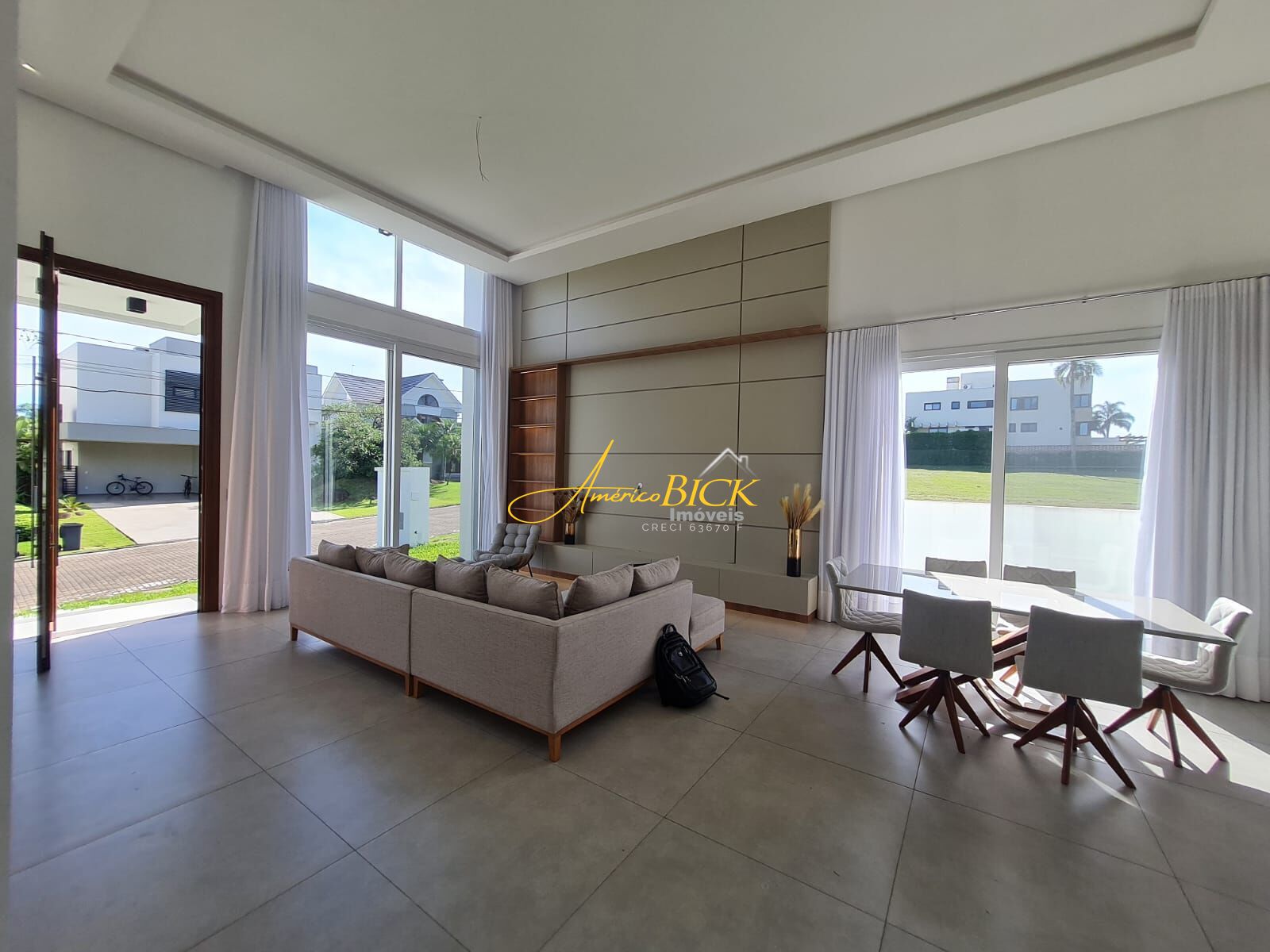 Casa à venda com 3 quartos, 227m² - Foto 4