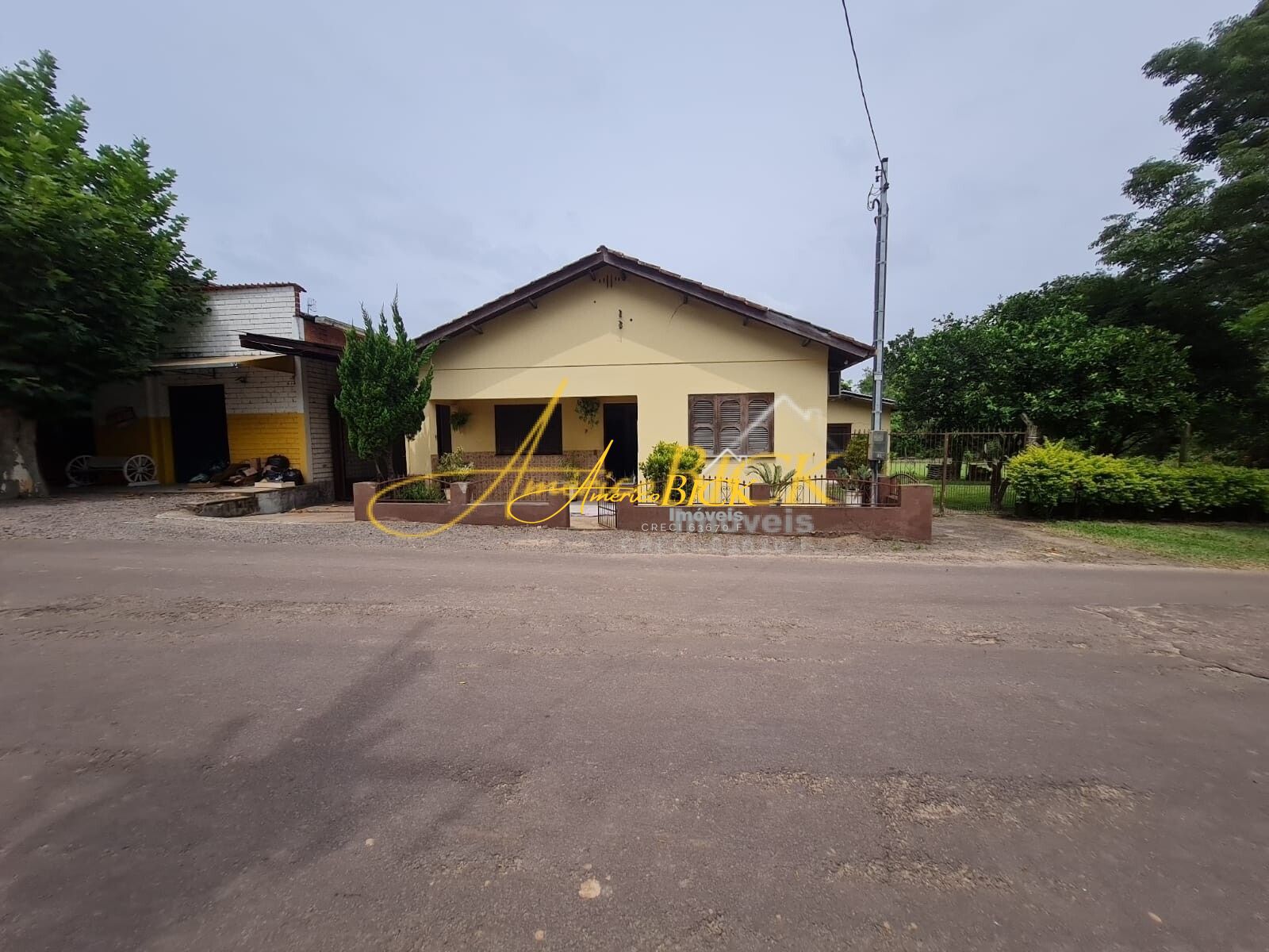 Prédio comercial/residencial à venda  no Ferraz - Vera Cruz, RS. Imóveis