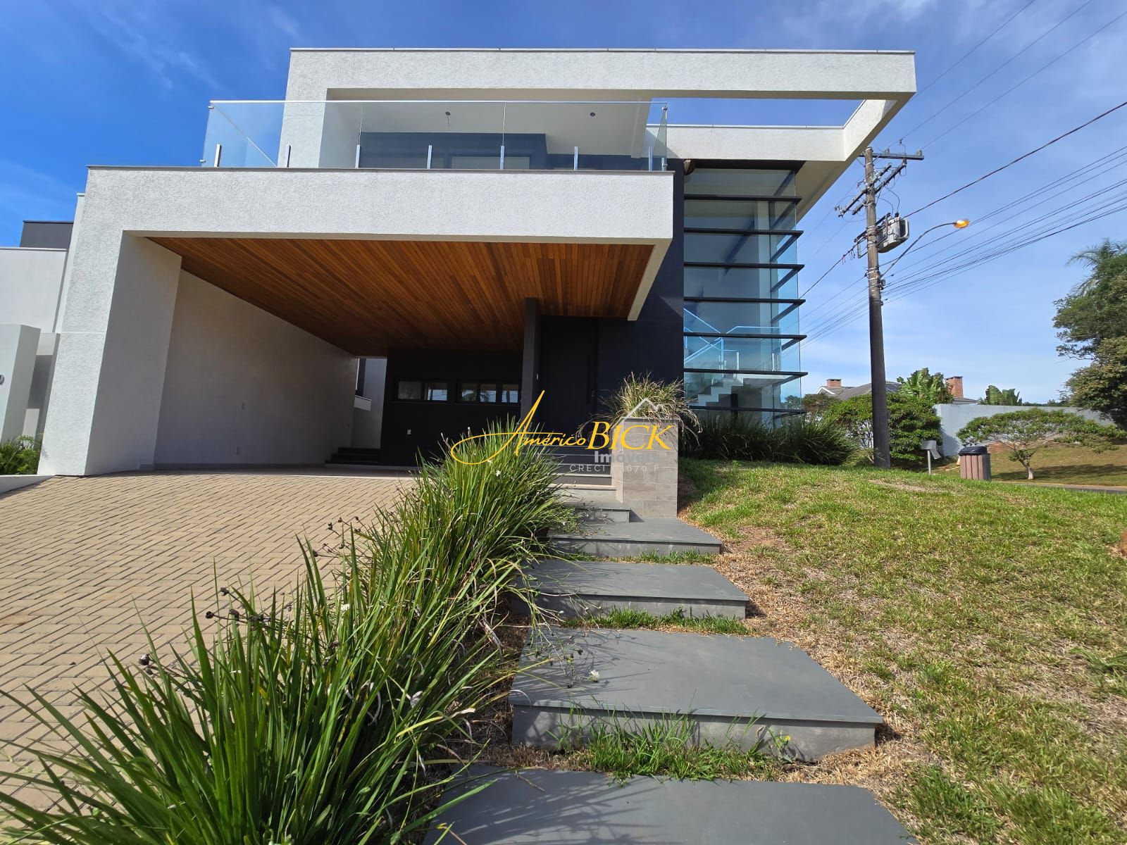 Casa à venda com 3 quartos, 228m² - Foto 4