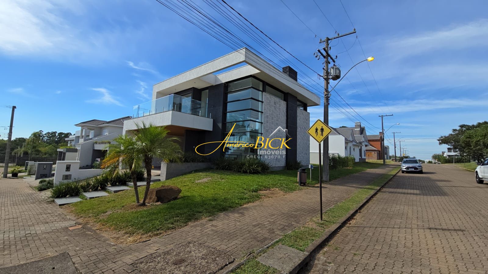 Casa à venda com 3 quartos, 228m² - Foto 3