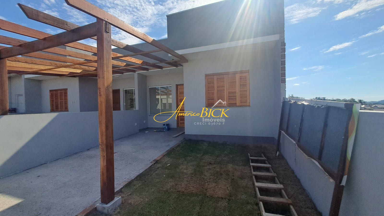 Casa à venda com 2 quartos, 55m² - Foto 2