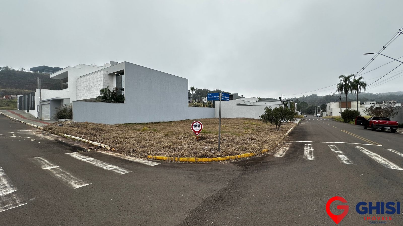 Terreno de esquina à venda no Amabile